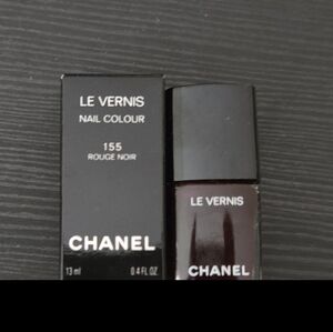 CHANEL Le Vernis Nail Colour in Deep Rouge Noir